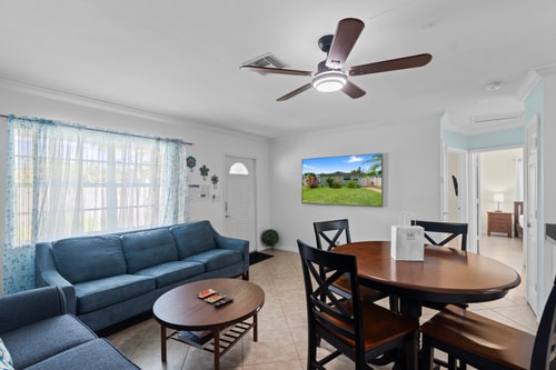 Stylish 2BR Retreat • Near Beach & Las Olas -CS51 Cielo Stays
