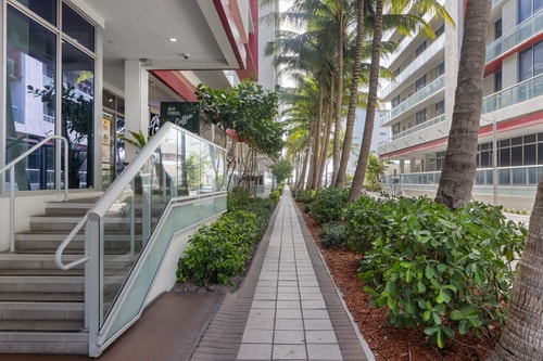 Beach Condo w/ Rooftop Pool 34 Cielo Stays