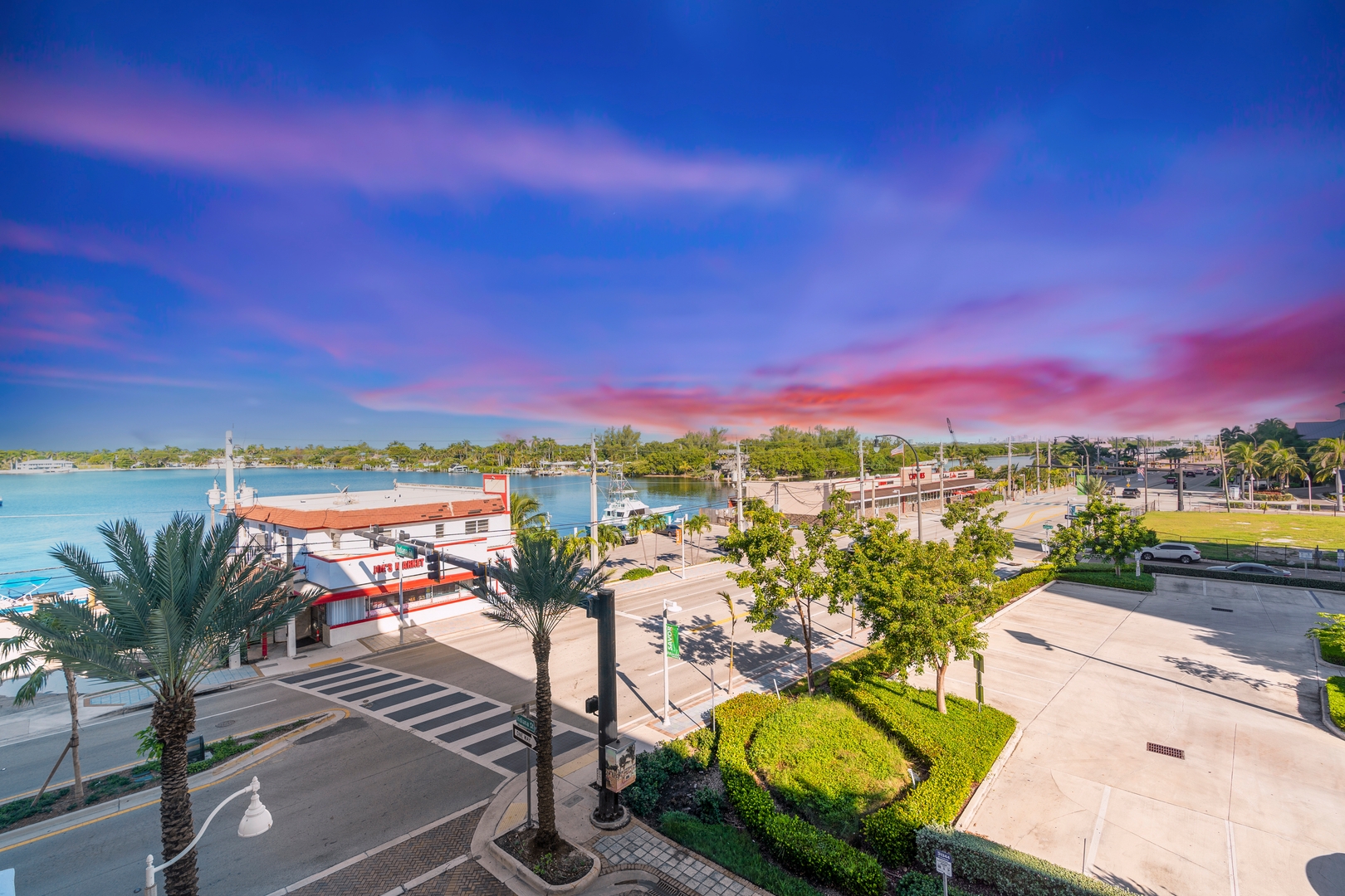 Chic 2BR Condo with Intracoastal View-CS8 82 Cielo Stays