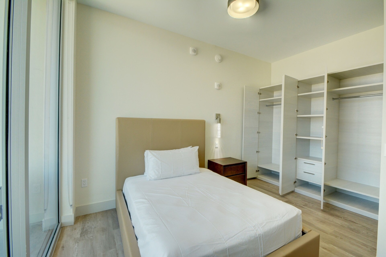Chic 2BR Condo with Intracoastal View-CS8 23 Cielo Stays