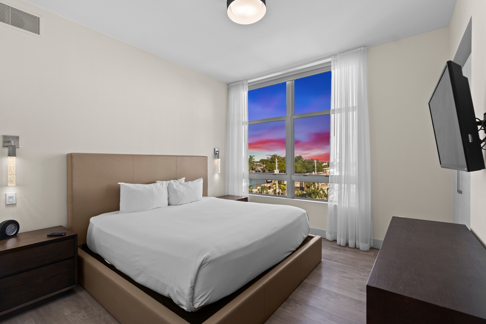 Chic 2BR Condo with Intracoastal View-CS8 25 Cielo Stays
