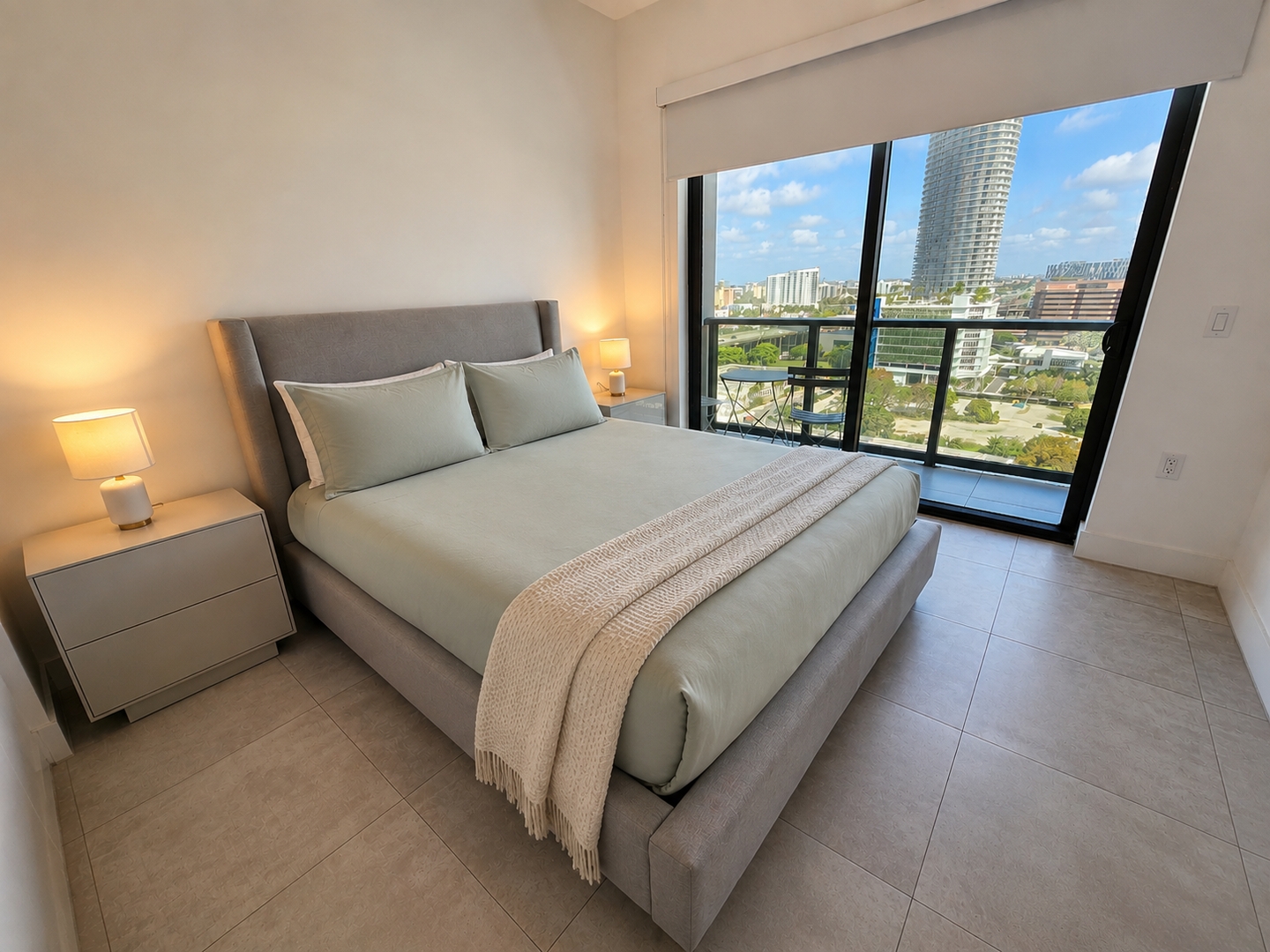 Modern Brickell Condo | Pool & Free Parking Manlio Viajes  |  Agencia de Turismo