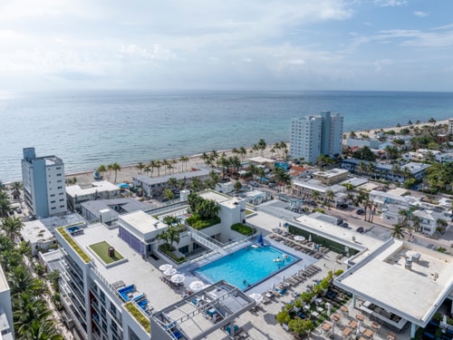 Luxury Condo | Serene Balcony View 31 Tamesys Departamentos