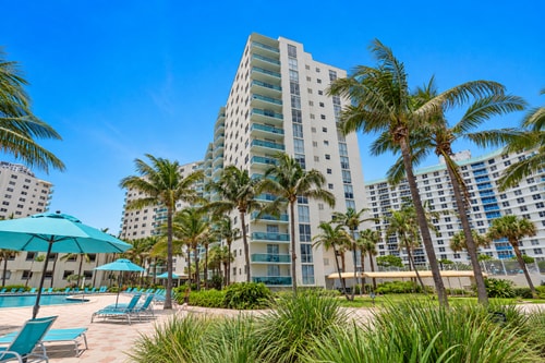 Oceanfront Luxury | 2BR Condo| No Resort Fees 5 Cielo Stays