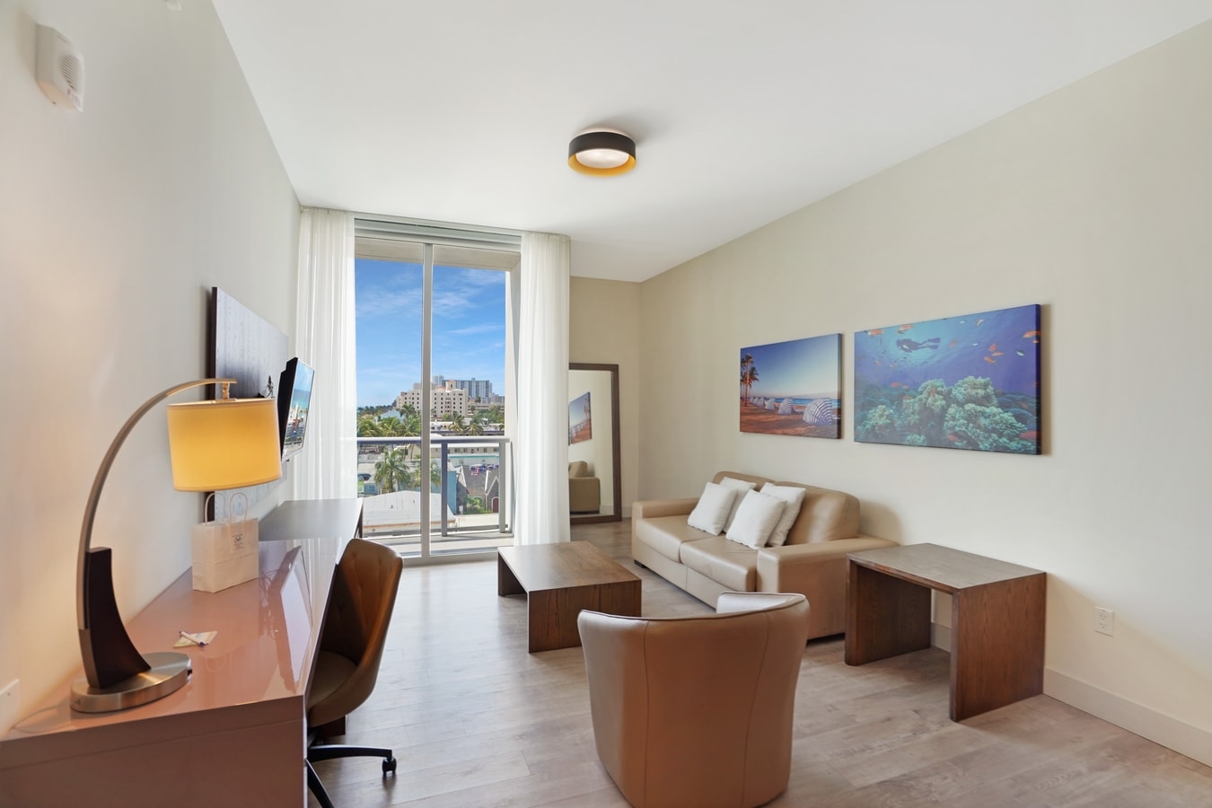 Hollywood Beach Retreat -Rooftop Pool & Views-CS19 8 Cielo Stays