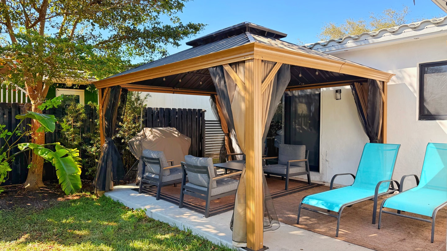 Downtown HWD Golf Retreat | Backyard + Near Beach 32 Cielo Stays