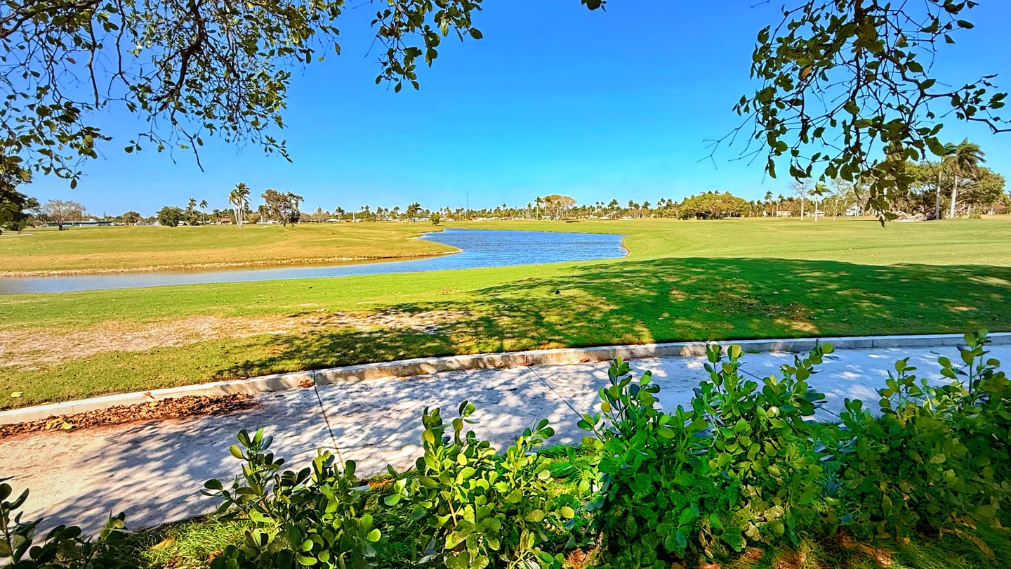 Downtown HWD Golf Retreat | Backyard + Near Beach 49 Cielo Stays