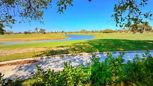 Downtown HWD Golf Retreat | Backyard + Near Beach 49 Cielo Stays