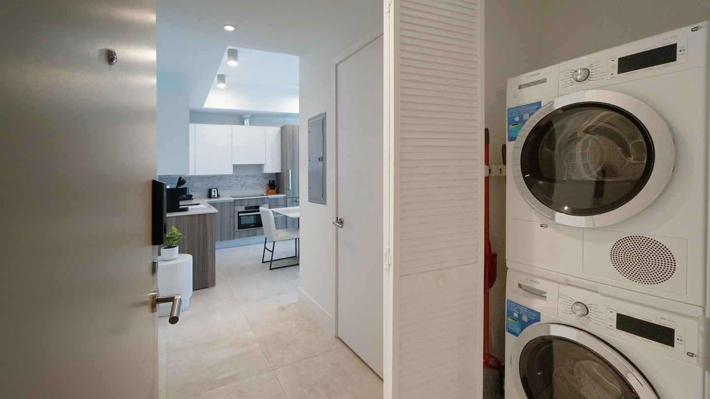 Brickell Modern Condo | Kostenloses Parken + Pool - CS65 18 Cielo Stays