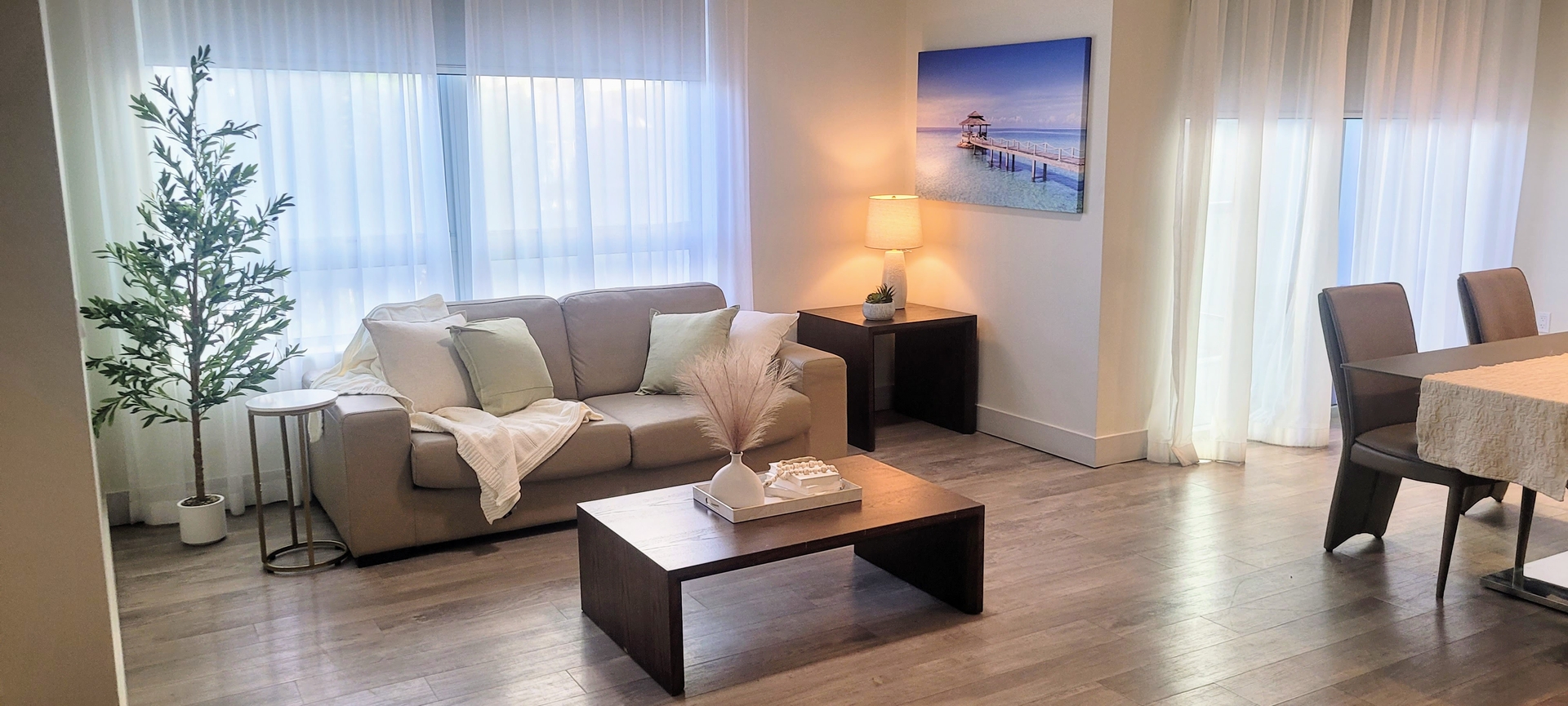 Luxury Condo | Serene Balcony View Manlio Viajes  |  Agencia de Turismo