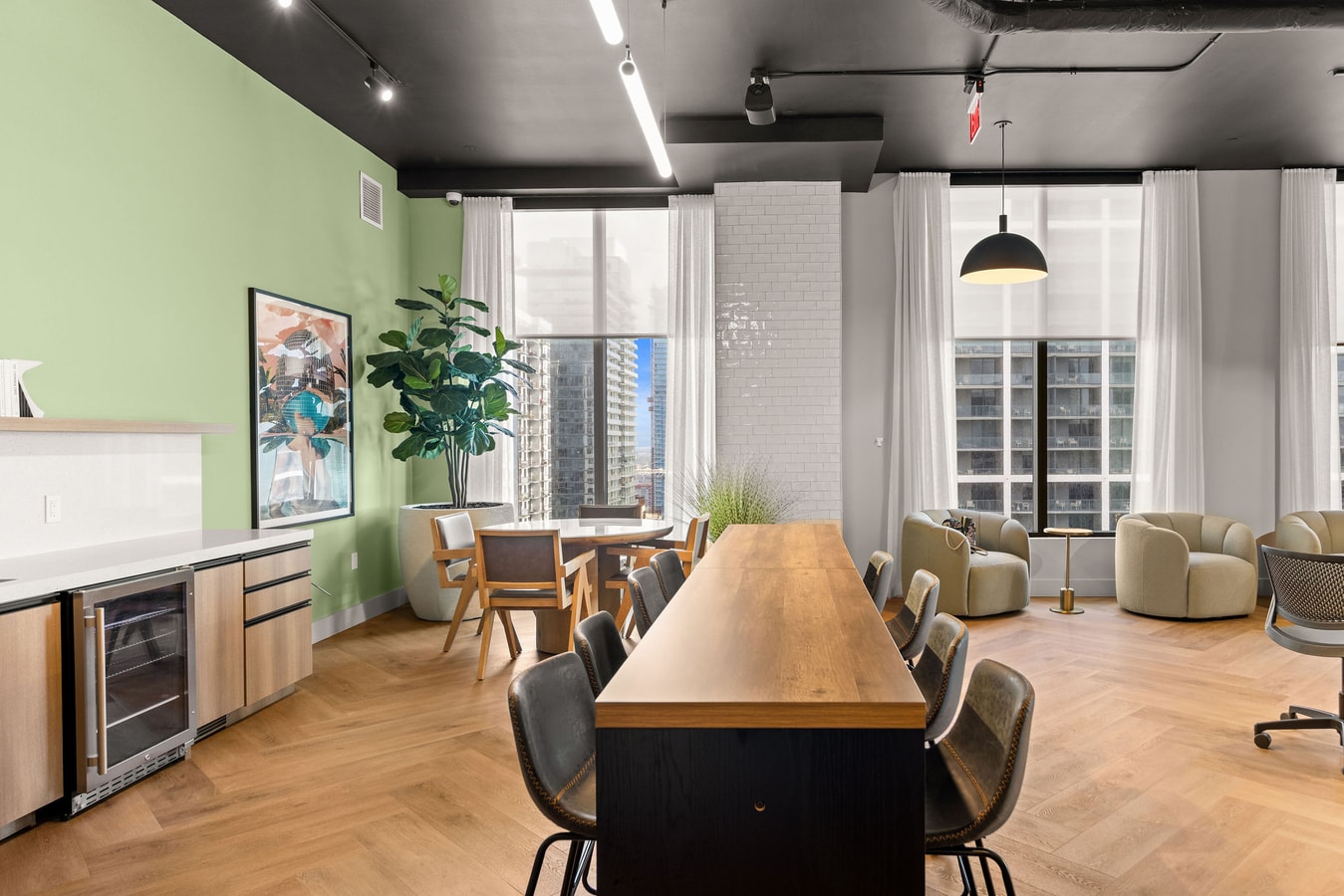 New Downtown Condo with Rooftop Pool 38 Cielo Stays