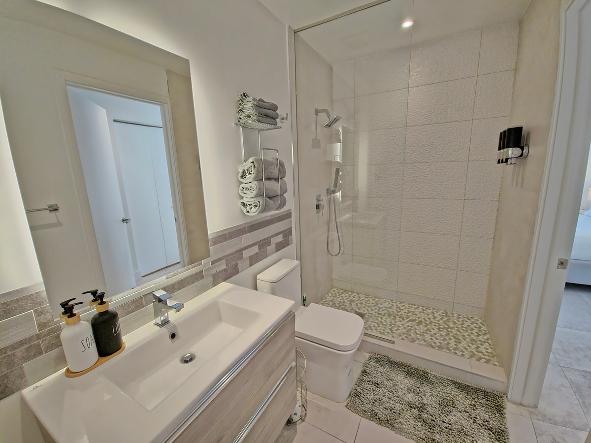 Brickell Modern Condo | Kostenloses Parken + Pool - CS65 11 Cielo Stays