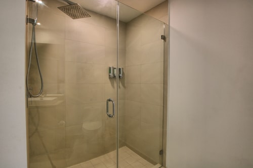 Luxury Beach Condo with Rooftop Pool 32 Cielo Stays