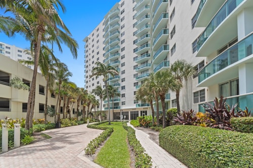 Oceanfront Luxury | 2BR Condo| No Resort Fees 33 Cielo Stays