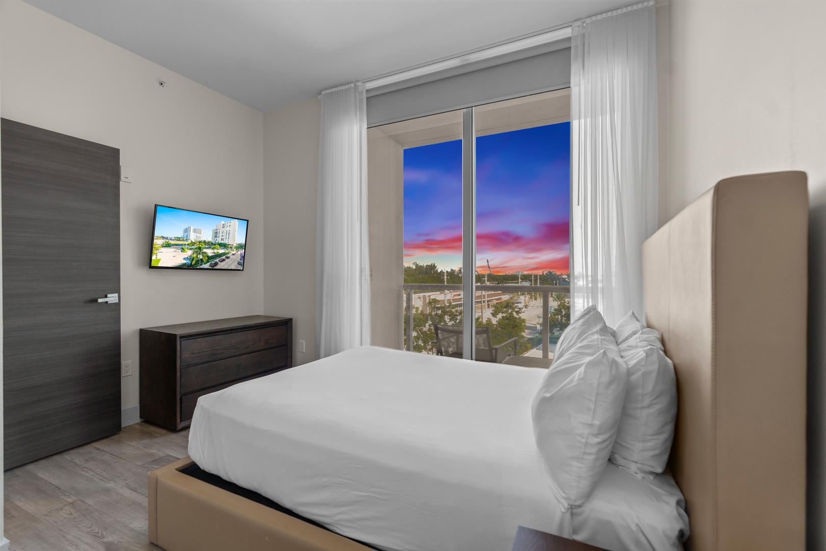 Chic 2BR Condo with Intracoastal View-CS8 20 Cielo Stays