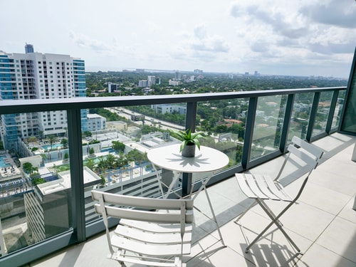 Brickell Moderne Eigentumswohnung | Kostenloses Parken + Pool - CS65 20 Cielo Stays