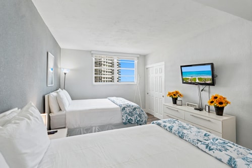 Oceanfront Luxury | 2BR Condo| No Resort Fees 52 Cielo Stays