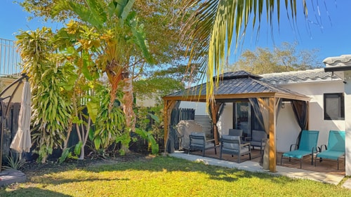 Downtown HWD Golf Retreat | Backyard + Near Beach 33 Cielo Stays