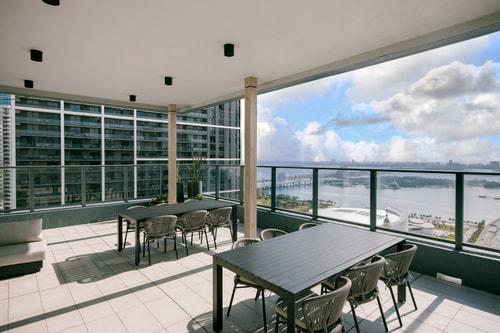 New Downtown Condo with Rooftop Pool 29 Cielo Stays