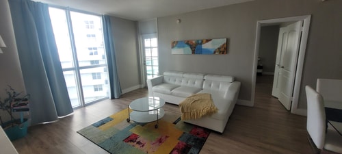 Condomínio 2BR de luxo à beira-mar| Sem taxas de resort 1 Cielo Stays