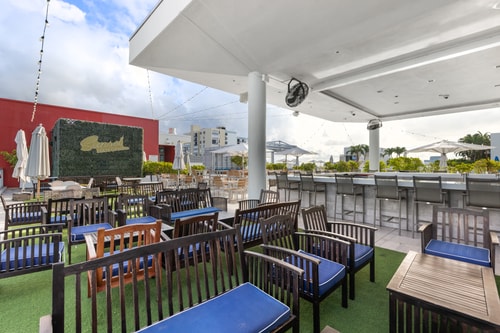 Beach Condo w/ Rooftop Pool 21 Cielo Stays