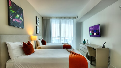 Luxury Beach Condo with Rooftop Pool 2 Cielo Stays