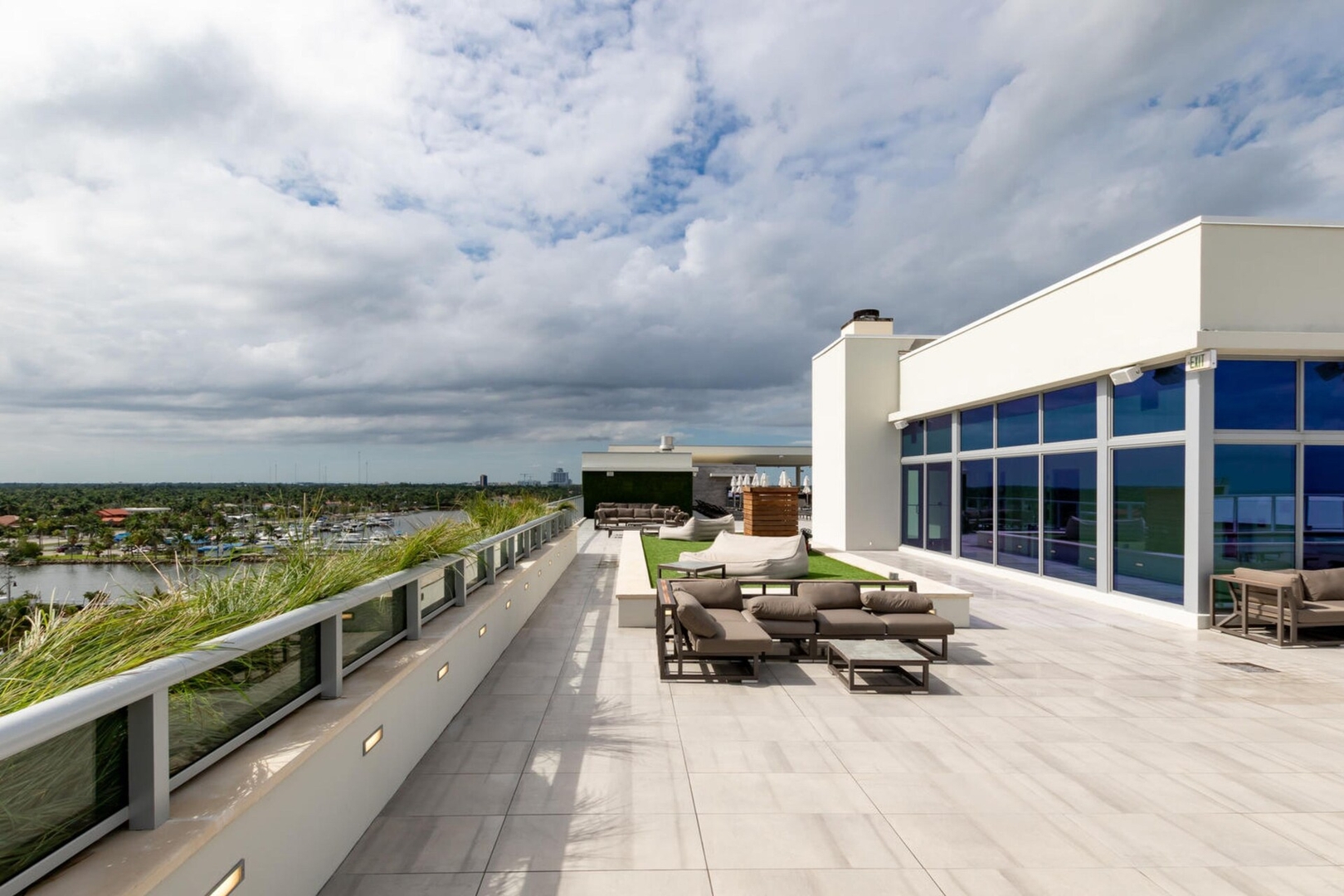 Luxury Beachside Studio w/ Rooftop Pool - CS31 26 Cielo Stays