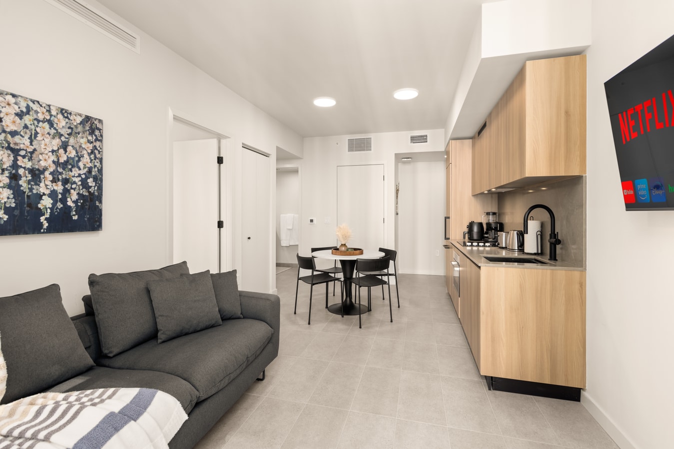 New Downtown Condo with Rooftop Pool 8 Cielo Stays