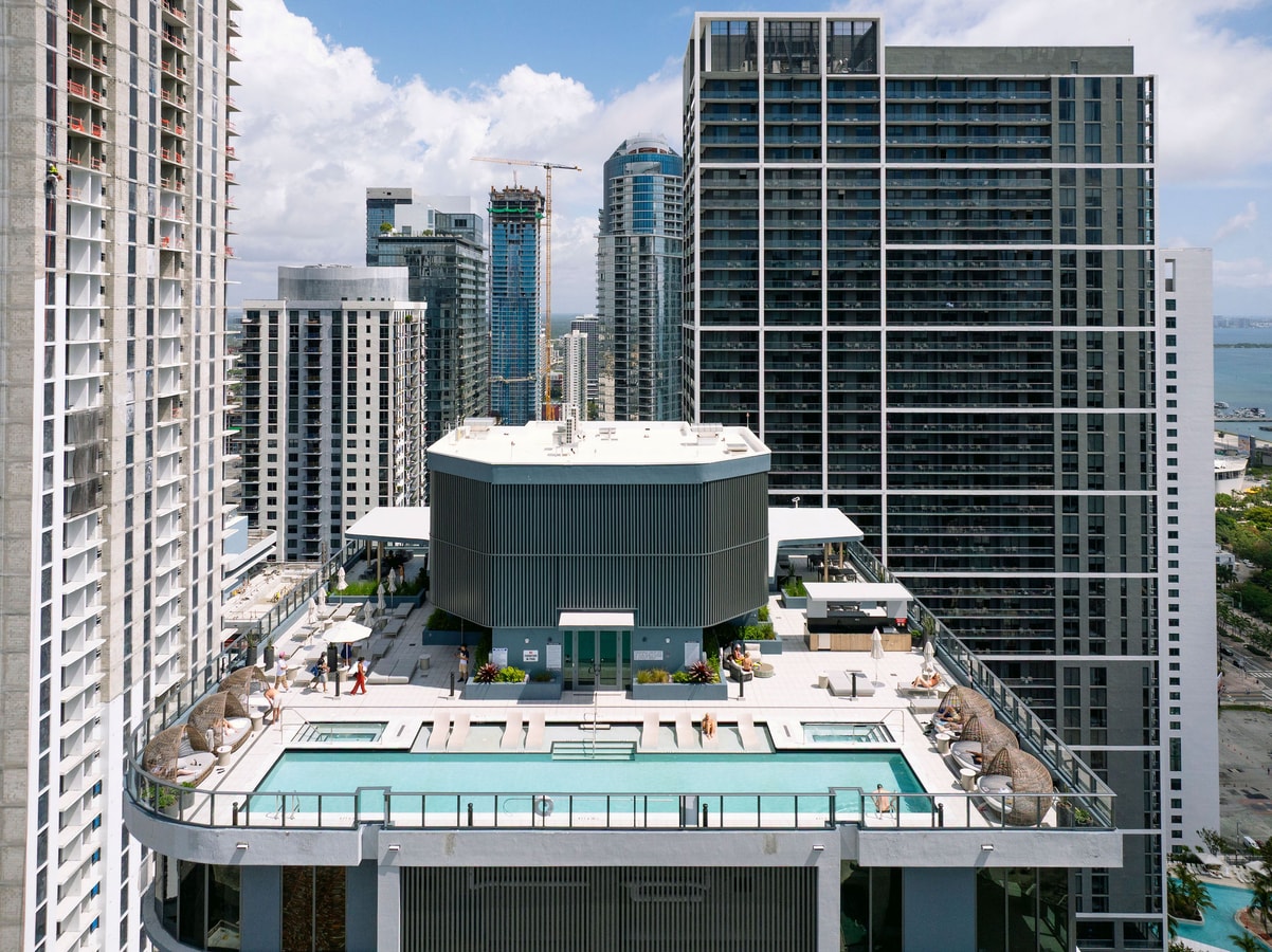 New Downtown Condo with Rooftop Pool 21 Cielo Stays