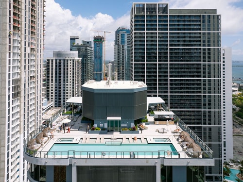 New Downtown Condo with Rooftop Pool 21 Cielo Stays