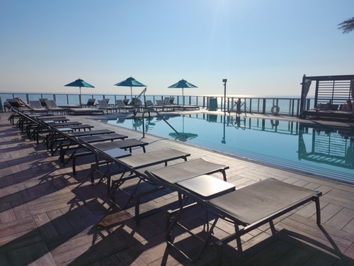 Luxury Beach Condo with Rooftop Pool 4 Cielo Stays