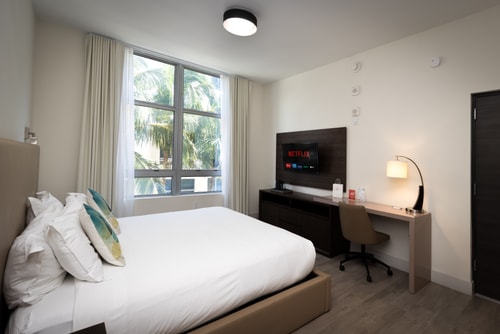 Luxury Beachside Studio w/ Rooftop Pool - CS31 Cielo Stays