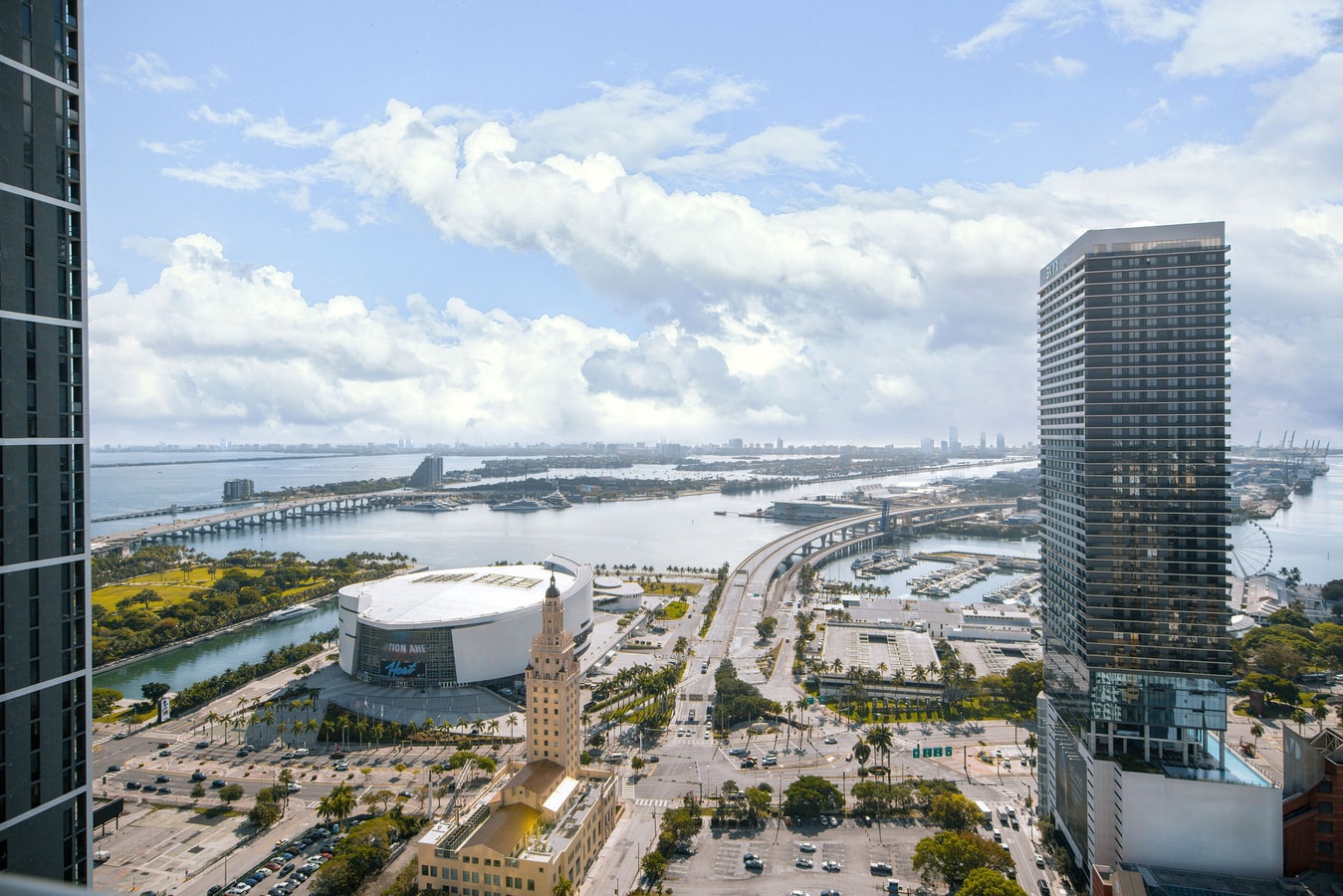New Downtown Condo with Rooftop Pool 2 Cielo Stays