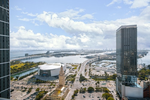 New Downtown Condo with Rooftop Pool 2 Cielo Stays