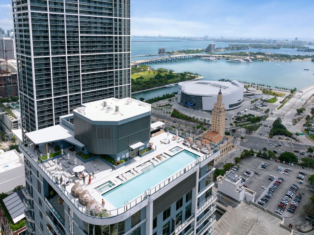 New Downtown Condo with Rooftop Pool 18 Cielo Stays