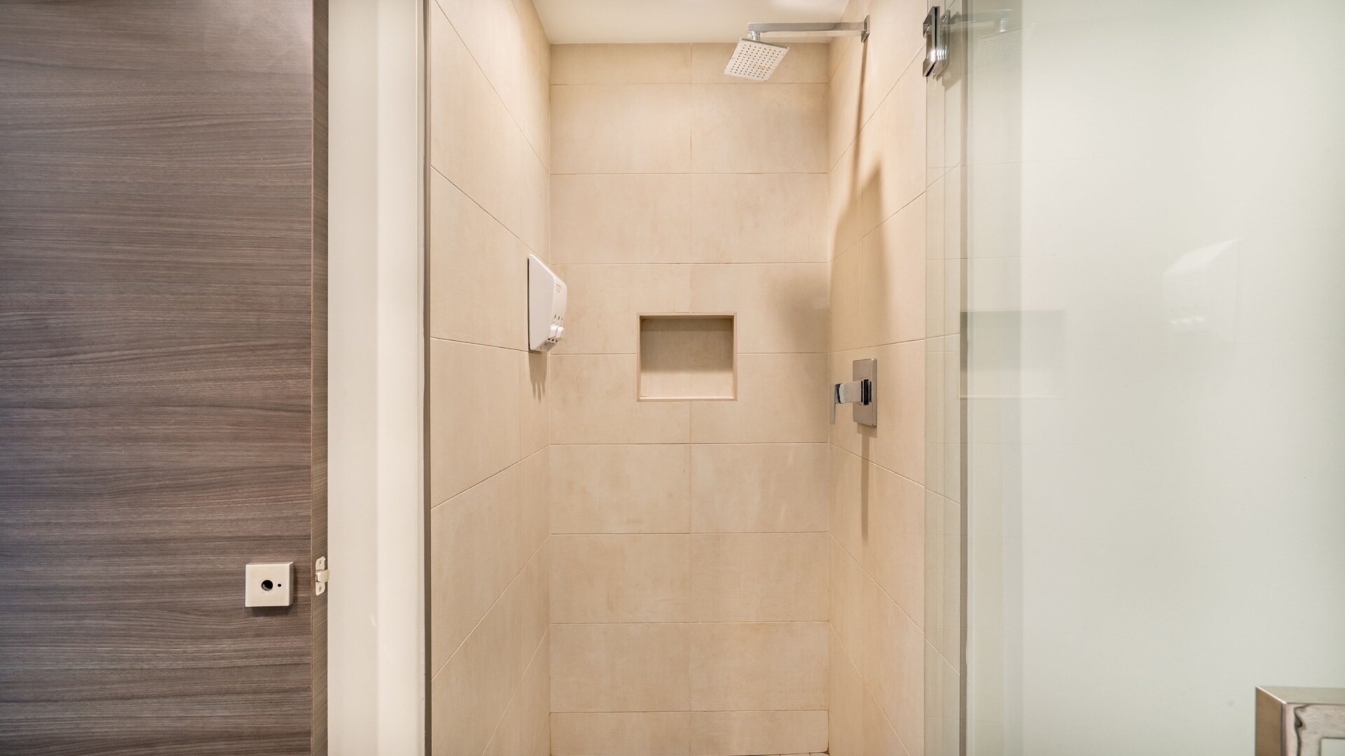 CH- Brand New Luxury Condo-59105 9 Cielo Stays