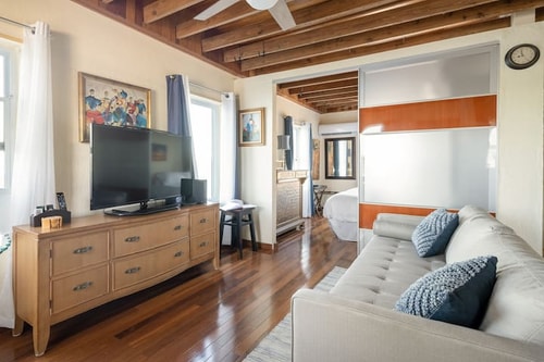 Waterfront Historic Condo King Bed/Parking