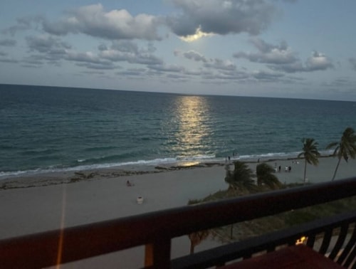 Modern Beachfront Suite at Hollywood Broadwalk Komffy