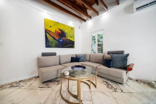 Komffy Waterside Escape w/Queen Bed & Free Parking Komffy