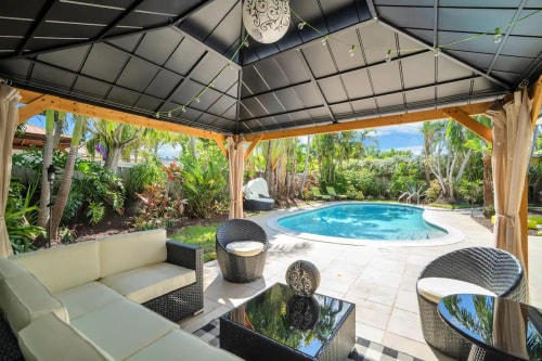 Lush 4 BED 2 BATH FLL 5 Komffy