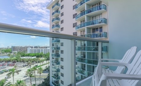 Komffy Apt w/2 Queen Beds & Canal View at Tides 8 Komffy