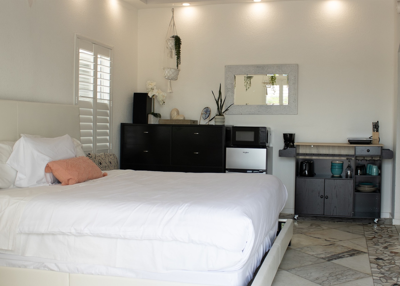 Komffy Studio with King Bed 14 Komffy