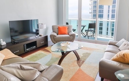 Penthouse w/Queen Bed & Ocean View at Tides 1 Komffy