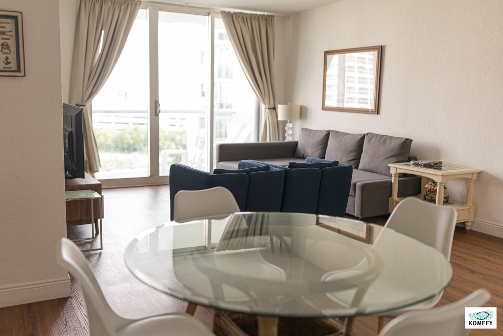 Komffy Apt w/2 Queen Beds & Canal View at Tides 17 Komffy