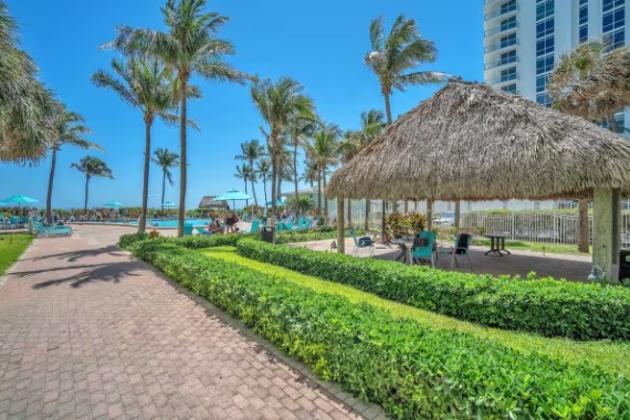 Home w/2 Queen beds at Tides 21 Komffy