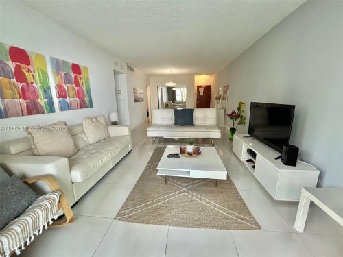 Home w/2 Queen beds & Ocean View (5th floor) | Tides 2 Komffy