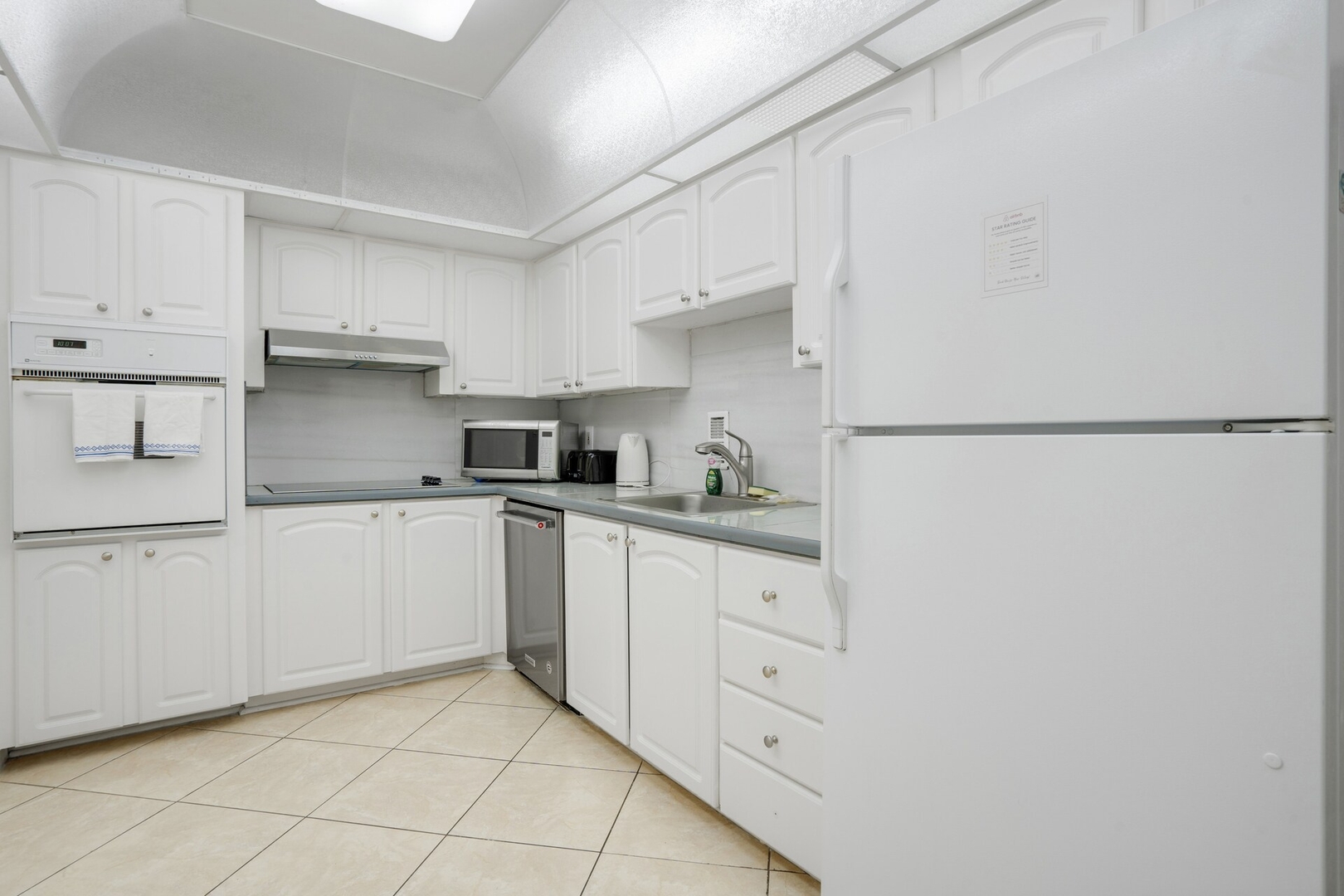 Apartment w/2 King Bed & OceanView at Tides 8 Komffy