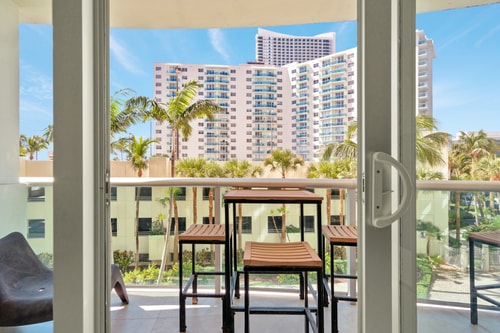 1BED Condo w/Pool View | 3rd Floor at Tides 1 Komffy