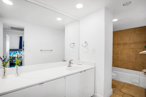 Beach apartment w/1 Bedroom, 2 Queen Beds at the Tides 9 Komffy