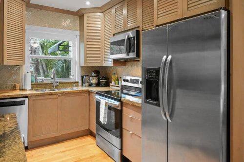 Breathtaking 2BR 2BA House FLL 9 Komffy
